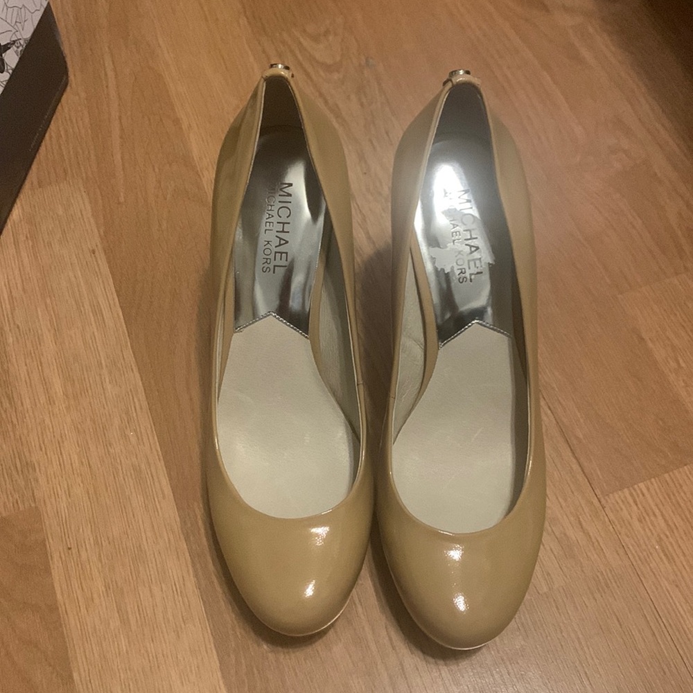 Never worn Michael Kors heels